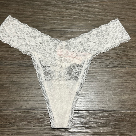 VICTORIA'S SECRET VERY SEXY High Leg Low Rise Thong Panty Off White Lace Medium - Picture 1 of 11